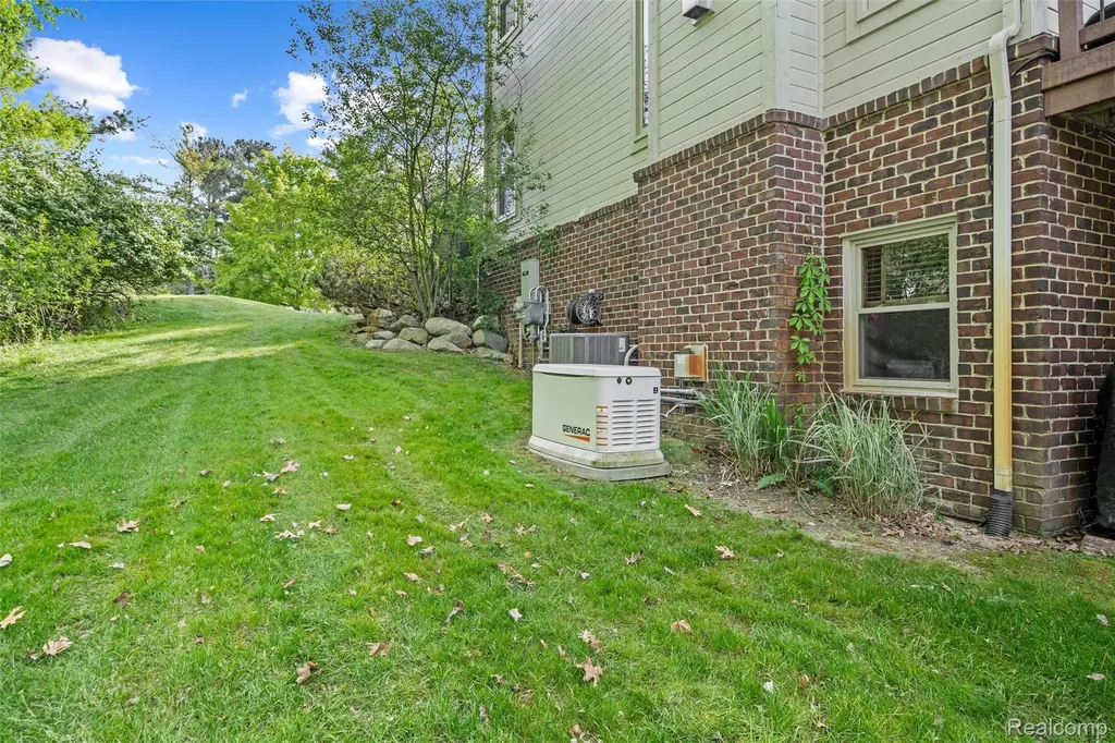 10099 Fernbrooke Drive Green Oak Township MI 48116