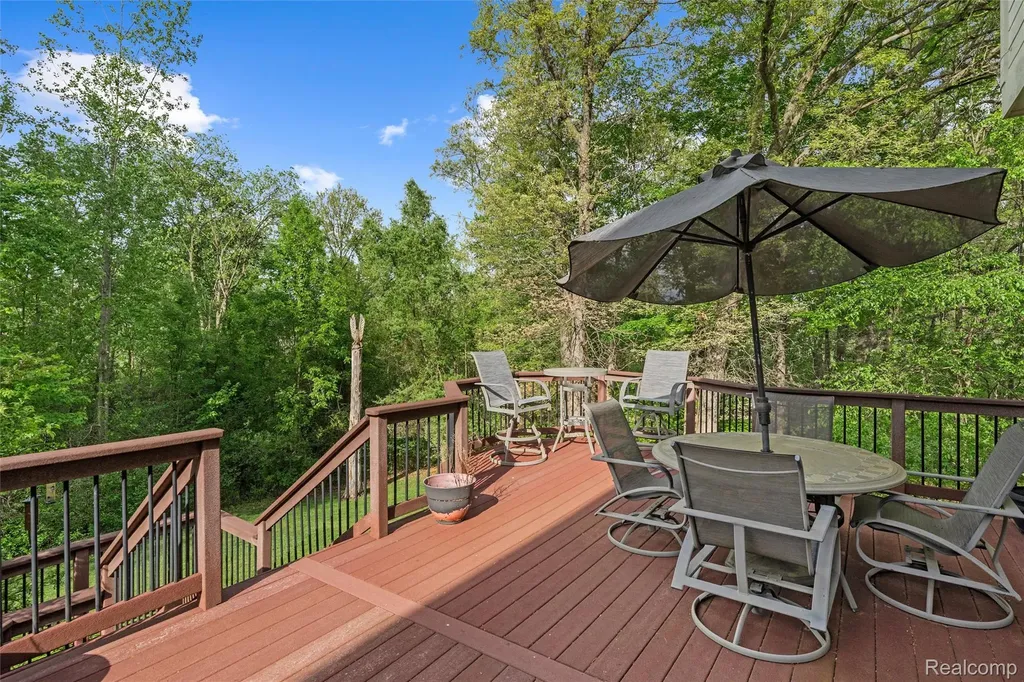 10099 Fernbrooke Drive Green Oak Township MI 48116