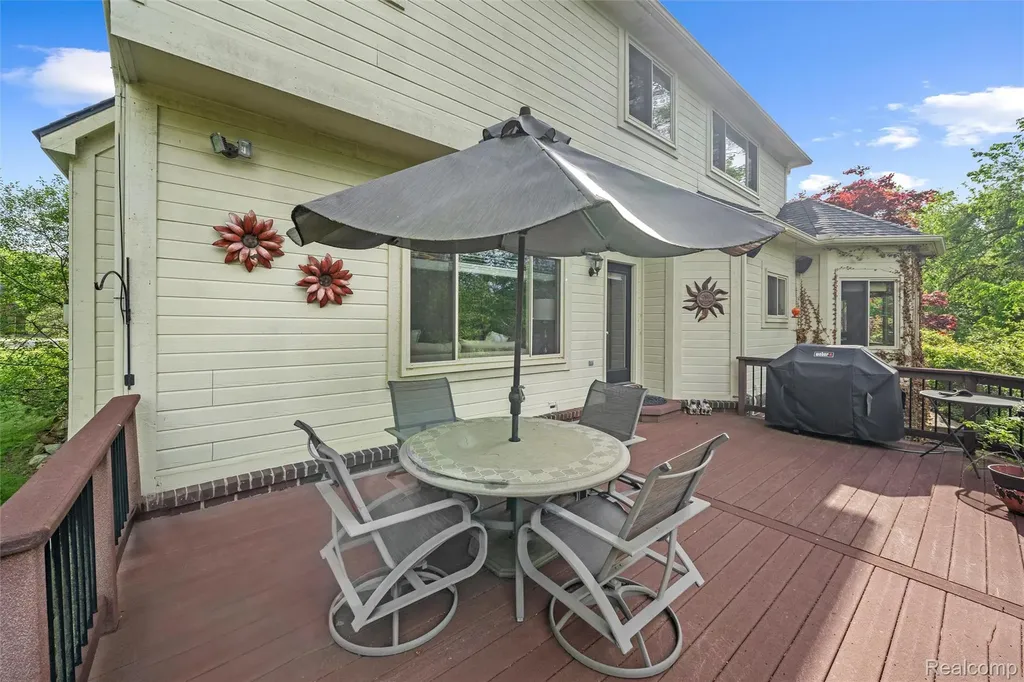 10099 Fernbrooke Drive Green Oak Township MI 48116