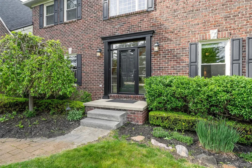 10099 Fernbrooke Drive Green Oak Township MI 48116