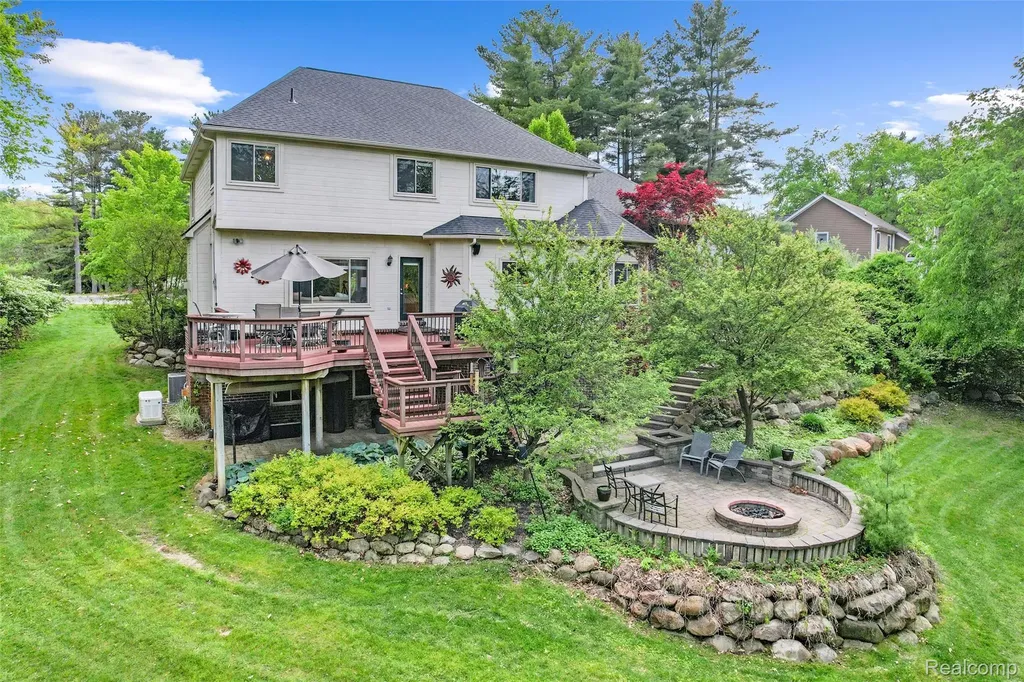 10099 Fernbrooke Drive Green Oak Township MI 48116