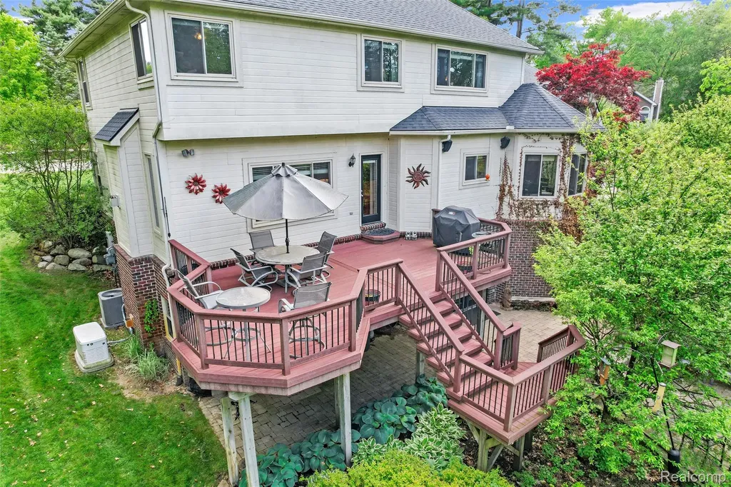 10099 Fernbrooke Drive Green Oak Township MI 48116