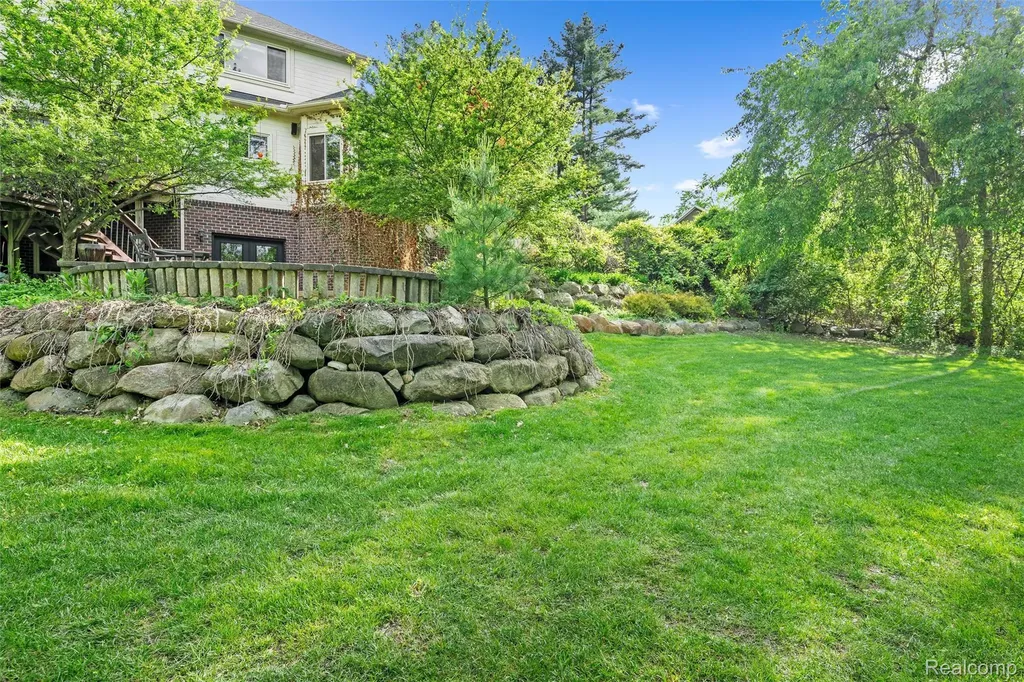 10099 Fernbrooke Drive Green Oak Township MI 48116