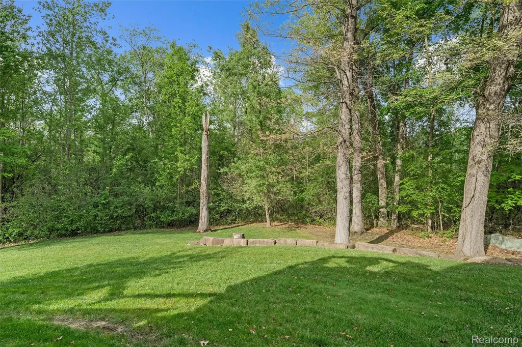 10099 Fernbrooke Drive Green Oak Township MI 48116