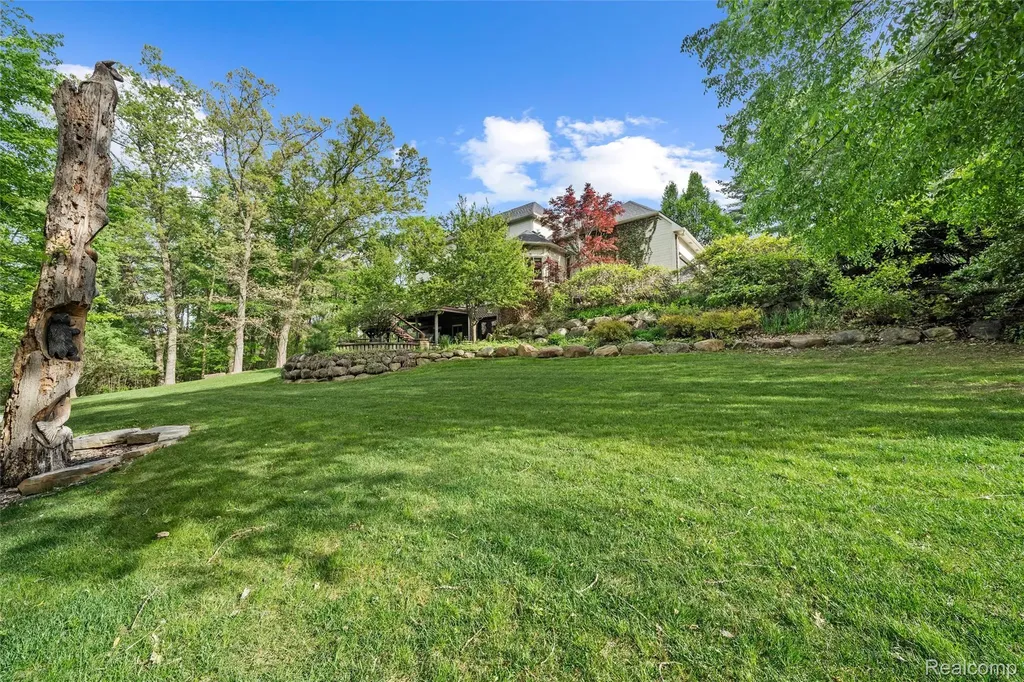 10099 Fernbrooke Drive Green Oak Township MI 48116