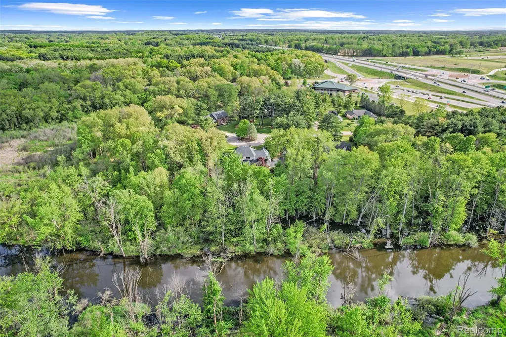 10099 Fernbrooke Drive Green Oak Township MI 48116