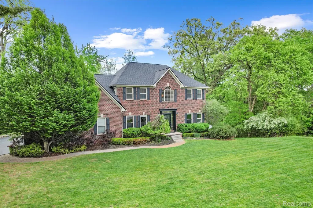 10099 Fernbrooke Drive Green Oak Township MI 48116