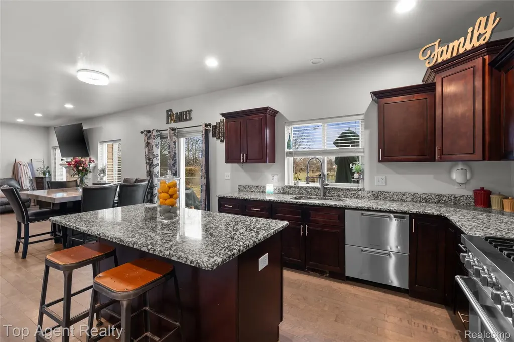 36738 Vine Drive Sterling Heights City MI 48312