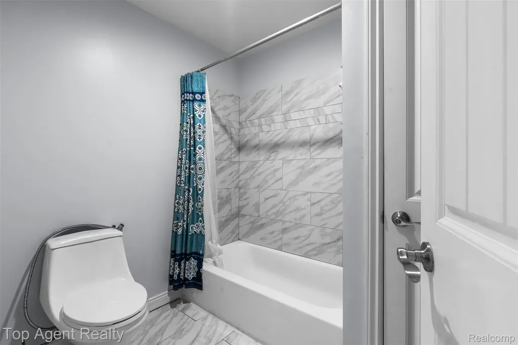 36738 Vine Drive Sterling Heights City MI 48312