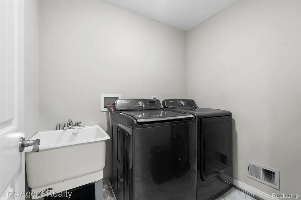 36738 Vine Drive Sterling Heights City MI 48312