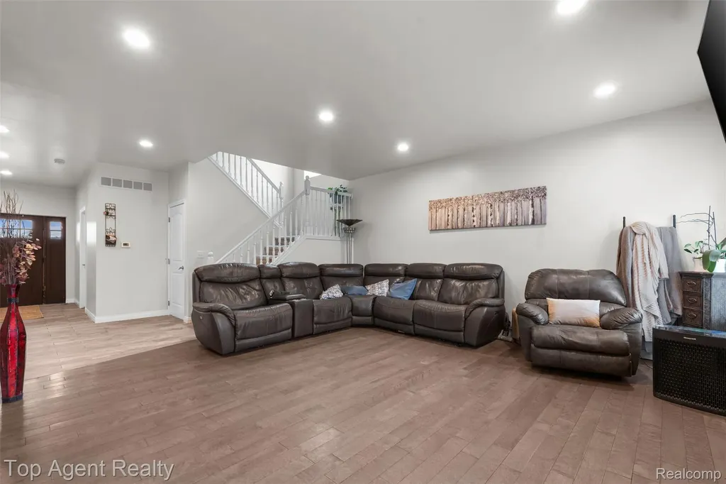 36738 Vine Drive Sterling Heights City MI 48312