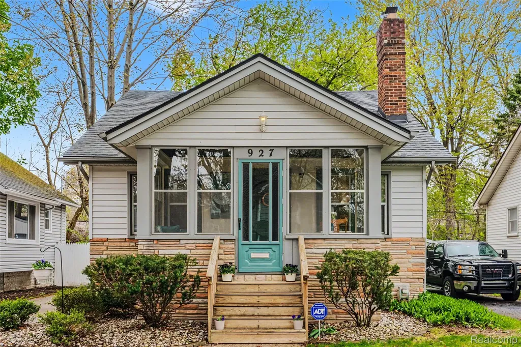 927 N Maple Avenue Royal Oak City MI 48067