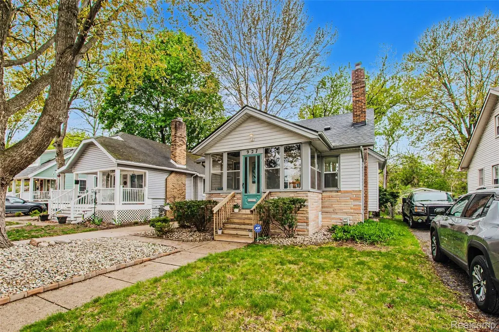 927 N Maple Avenue Royal Oak City MI 48067