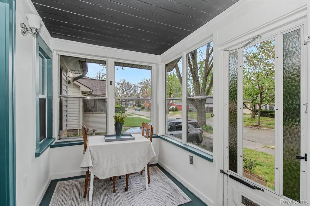 927 N Maple Avenue Royal Oak City MI 48067