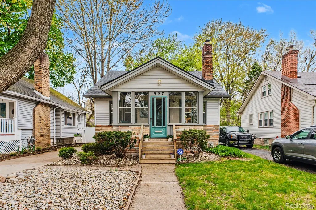 927 N Maple Avenue Royal Oak City MI 48067