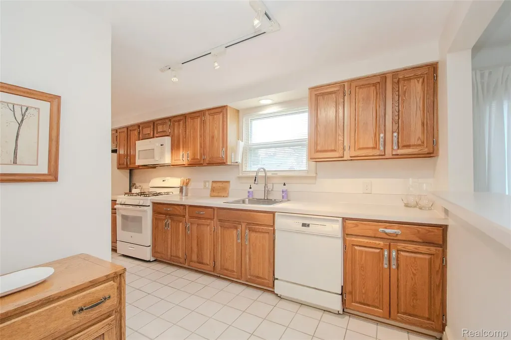 927 N Maple Avenue Royal Oak City MI 48067