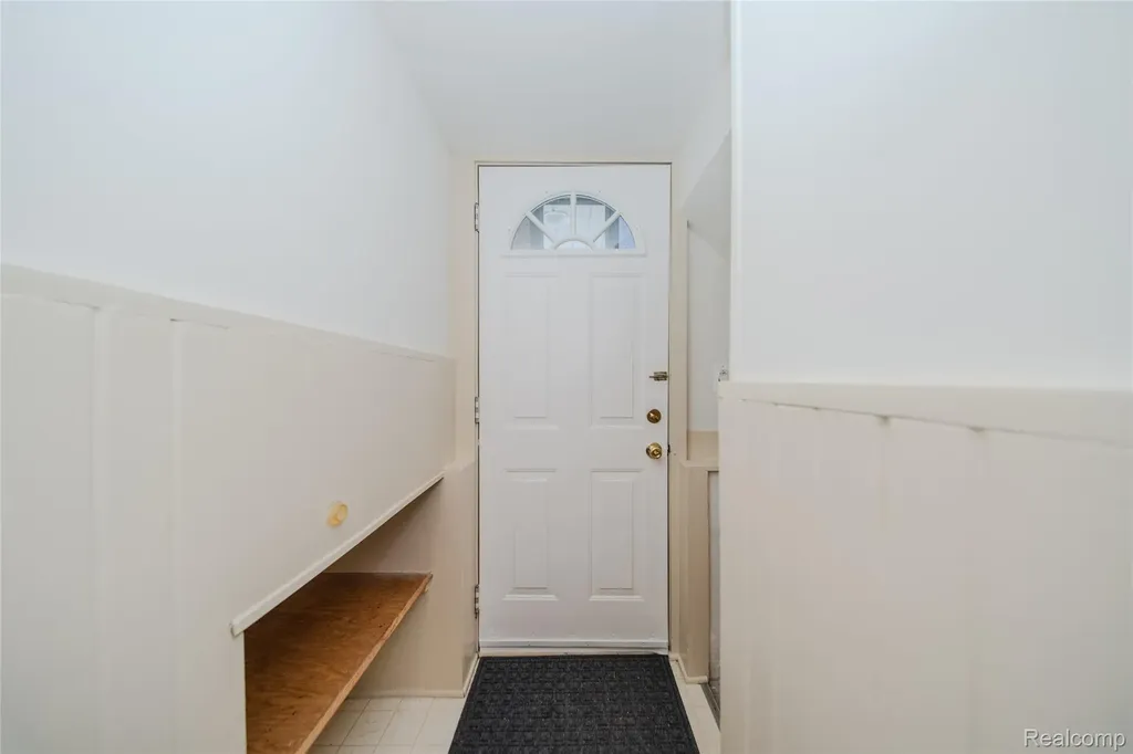 927 N Maple Avenue Royal Oak City MI 48067