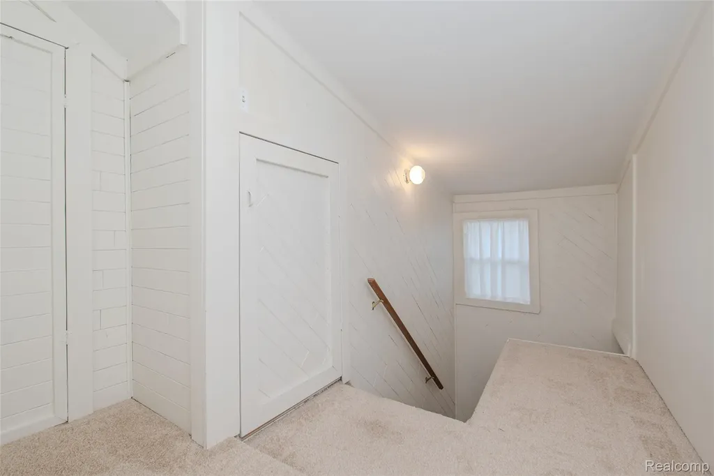 927 N Maple Avenue Royal Oak City MI 48067