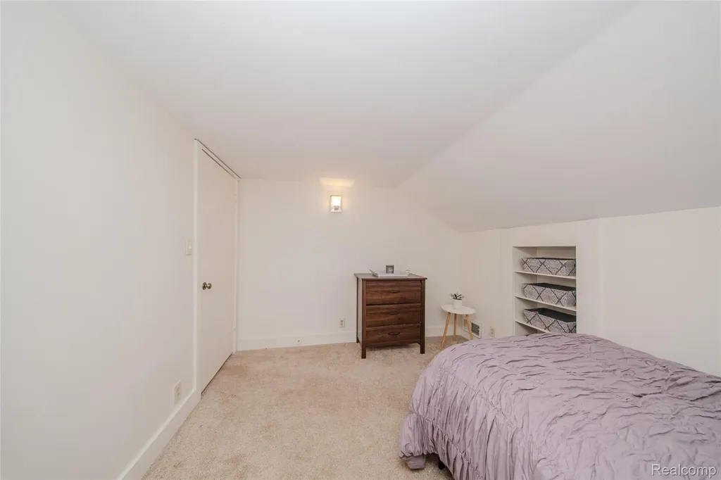 927 N Maple Avenue Royal Oak City MI 48067