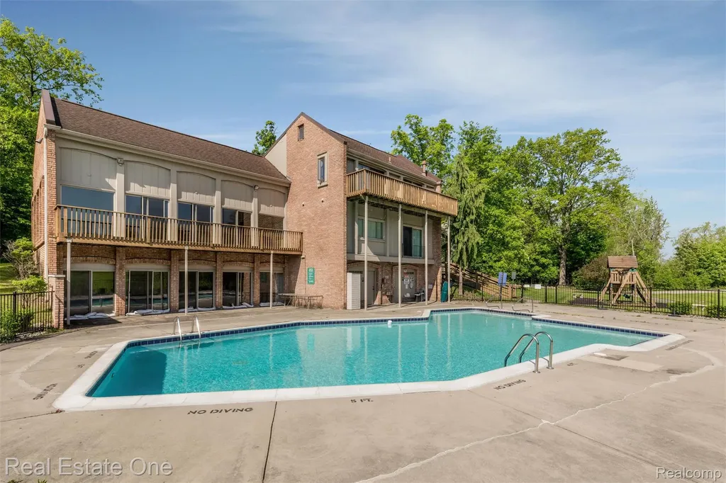 2903 Moon Lake Drive West Bloomfield Charter Township MI 48323