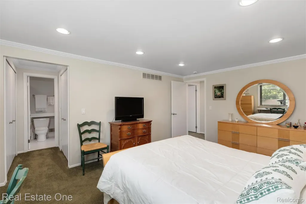 2903 Moon Lake Drive West Bloomfield Charter Township MI 48323