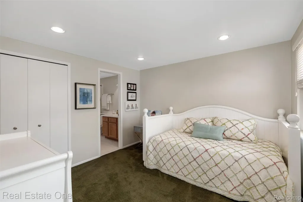 2903 Moon Lake Drive West Bloomfield Charter Township MI 48323