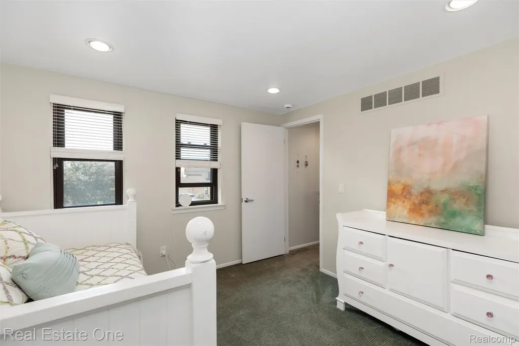 2903 Moon Lake Drive West Bloomfield Charter Township MI 48323