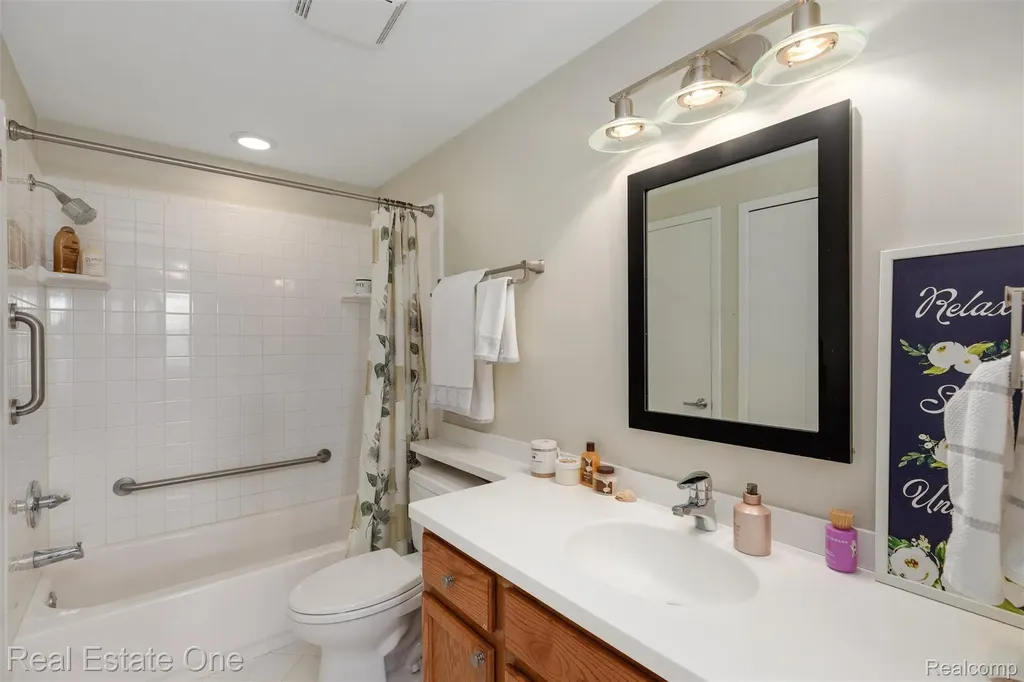 2903 Moon Lake Drive West Bloomfield Charter Township MI 48323