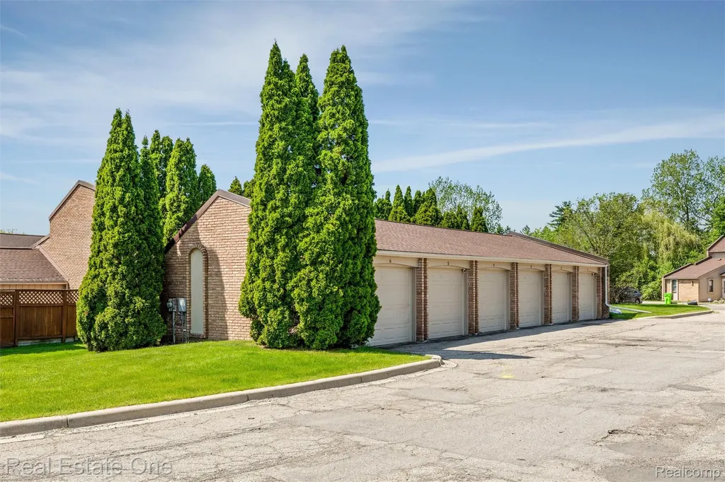 2903 Moon Lake Drive West Bloomfield Charter Township MI 48323