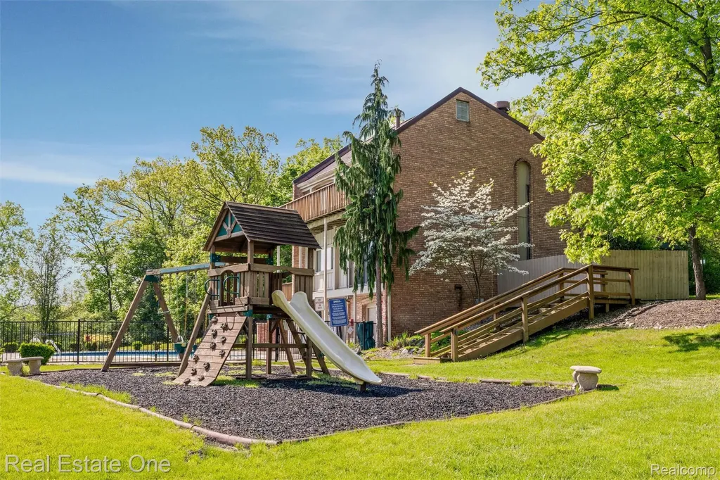 2903 Moon Lake Drive West Bloomfield Charter Township MI 48323