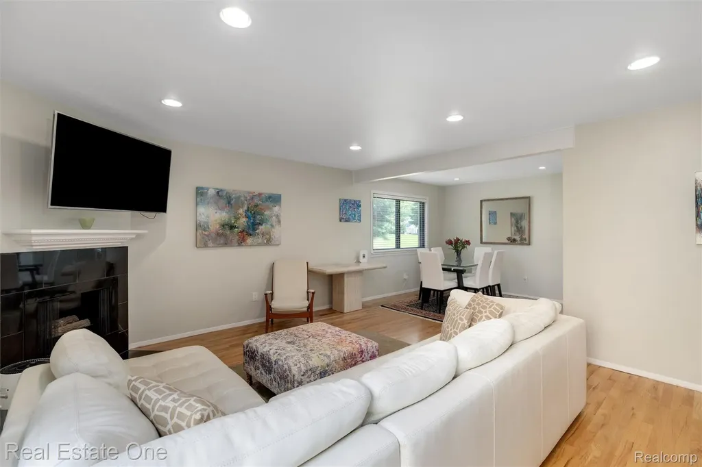 2903 Moon Lake Drive West Bloomfield Charter Township MI 48323