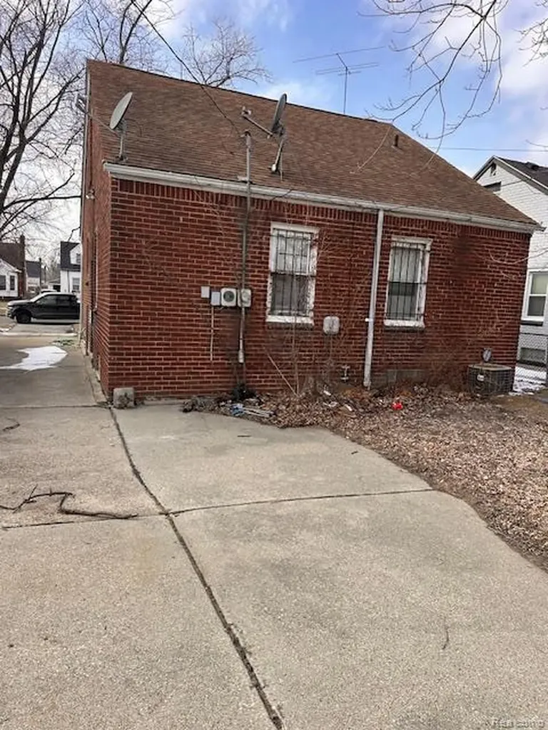 19520 Strasburg Street Detroit City MI 48205
