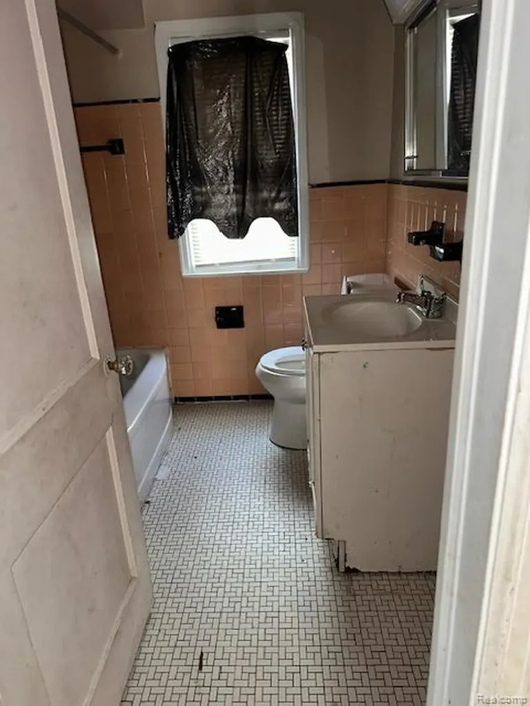 19520 Strasburg Street Detroit City MI 48205