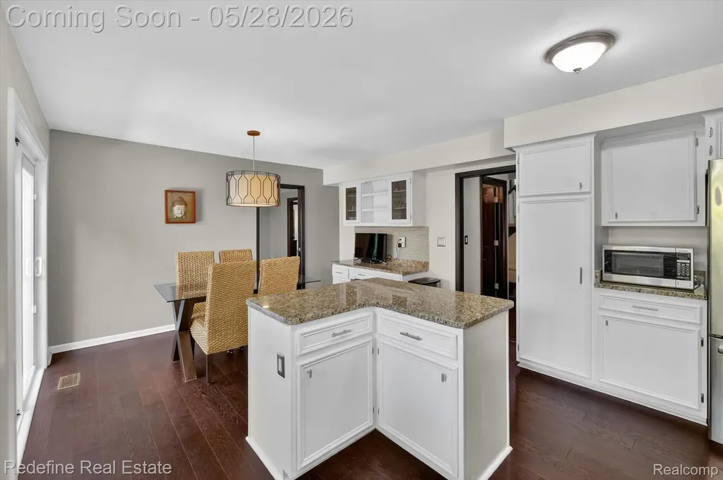 4296 Barcroft Way West Bloomfield Charter Township MI 48323