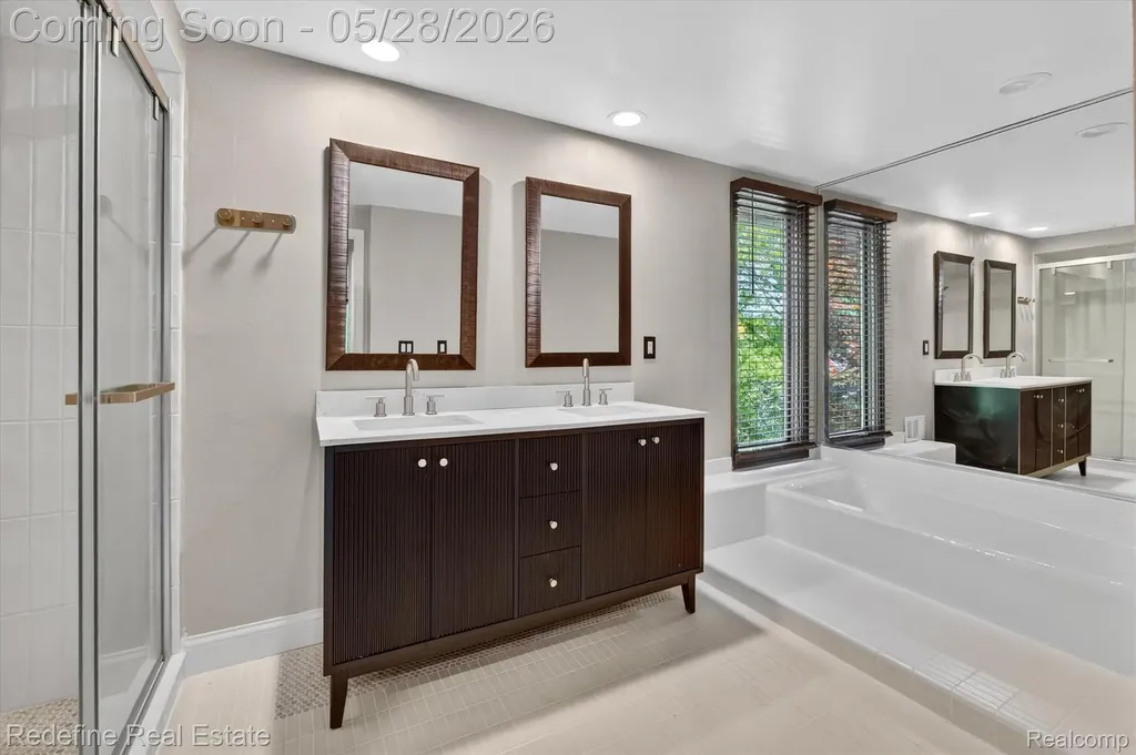 4296 Barcroft Way West Bloomfield Charter Township MI 48323