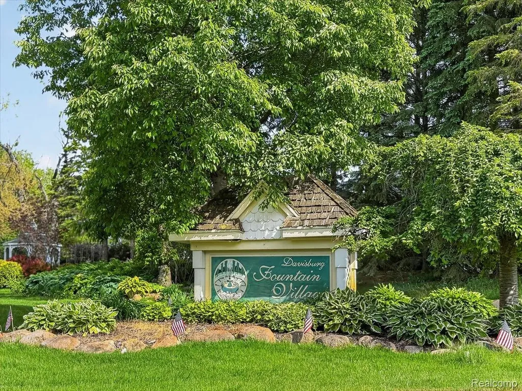 7457 Village Court Springfield Charter Township MI 48350