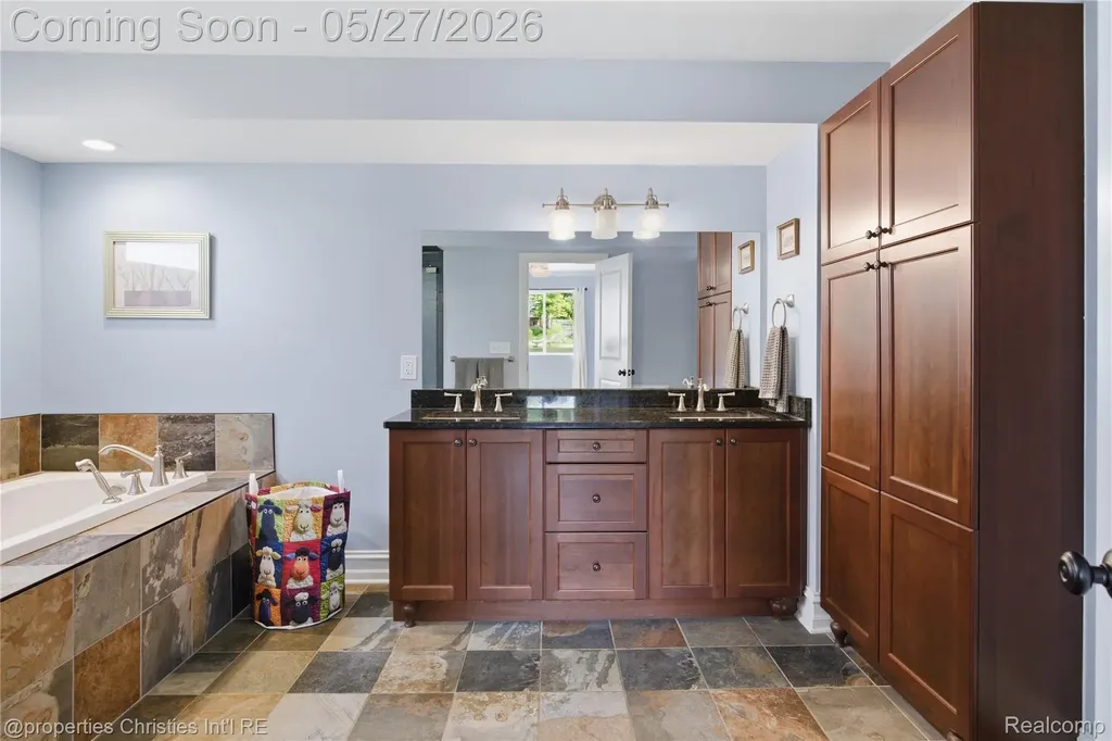 6672 Seth Court Independence Charter Township MI 48348