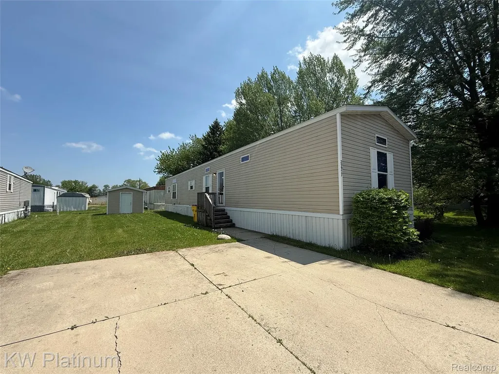 29927 Guilford Circle Chesterfield Township MI 48051