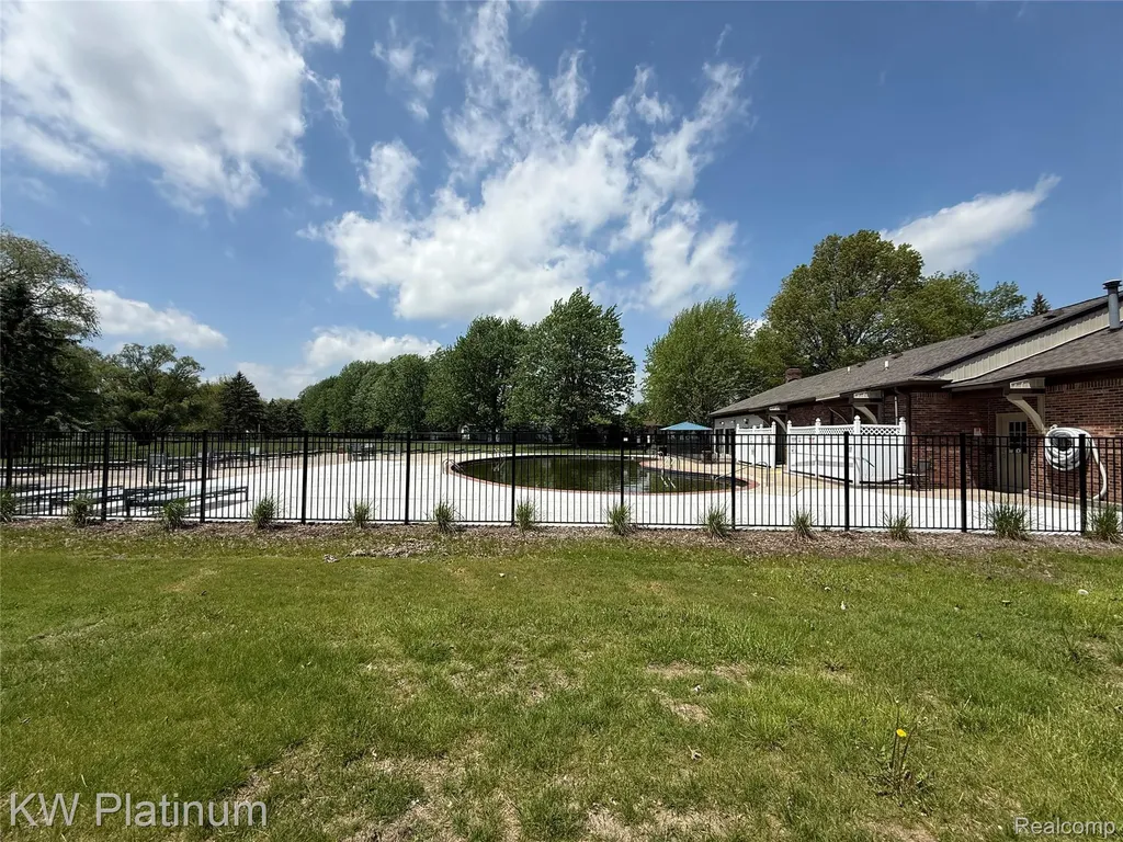 29927 Guilford Circle Chesterfield Township MI 48051