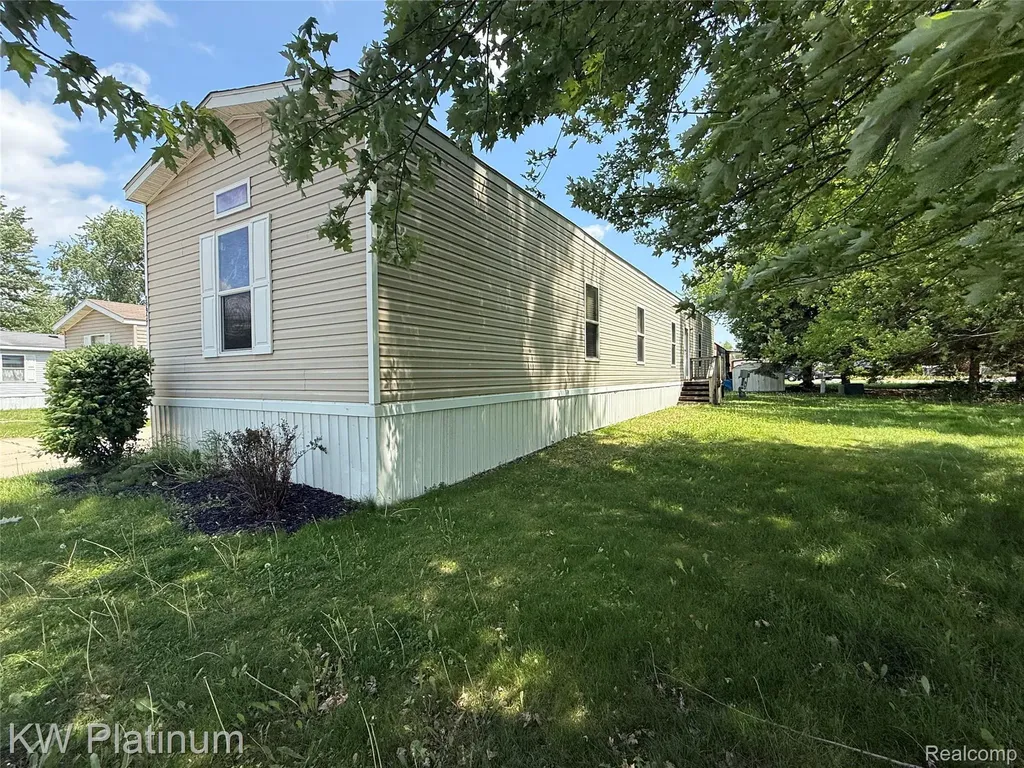 29927 Guilford Circle Chesterfield Township MI 48051
