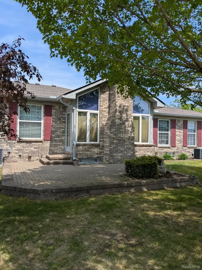 48659 Sundance Court Shelby Charter Township MI 48315