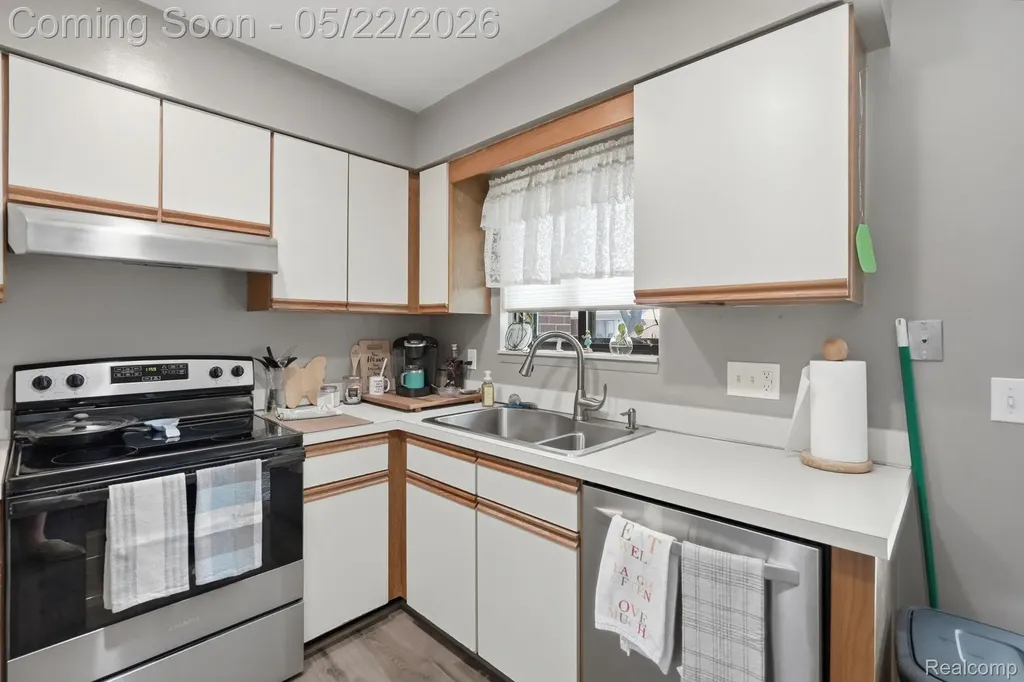 28091 Maple Forest Boulevard W Harrison Charter Township MI 48045