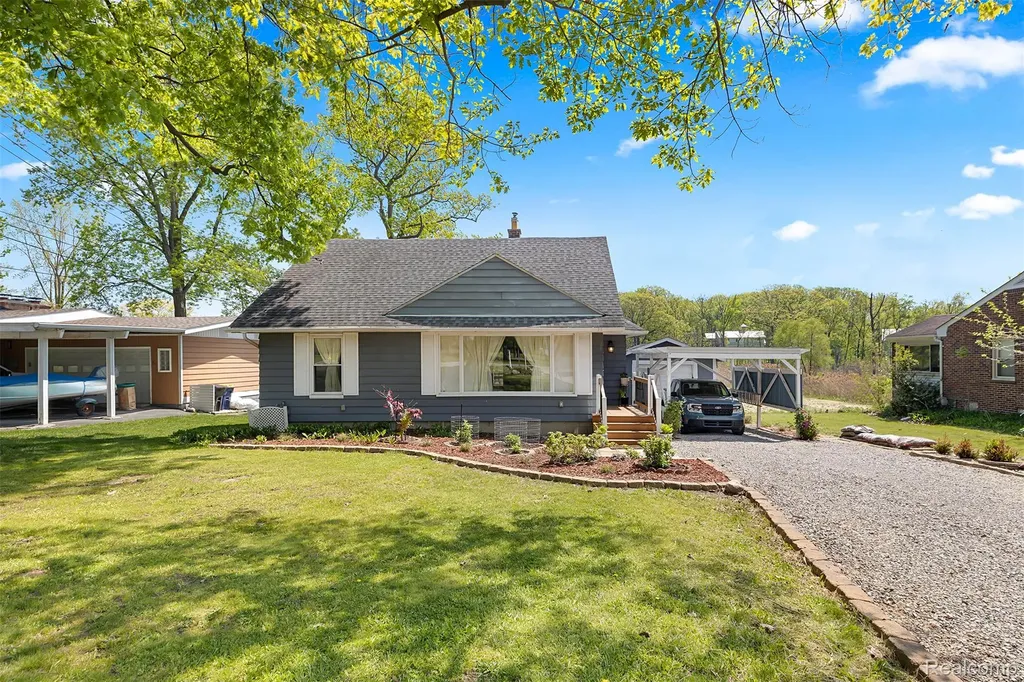 22827 Meridian Road Grosse Ile Township MI 48138