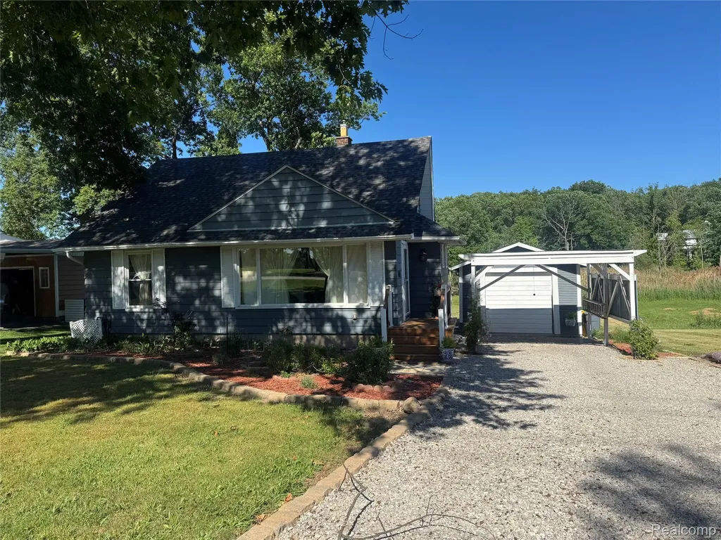 22827 Meridian Road Grosse Ile Township MI 48138