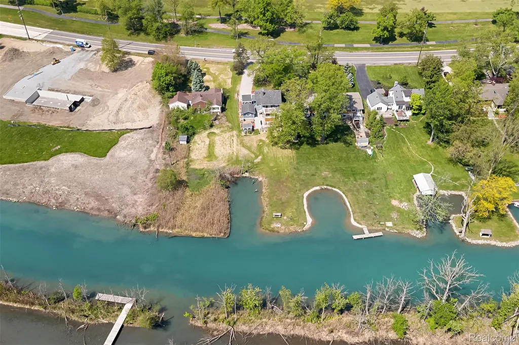 22827 Meridian Road Grosse Ile Township MI 48138