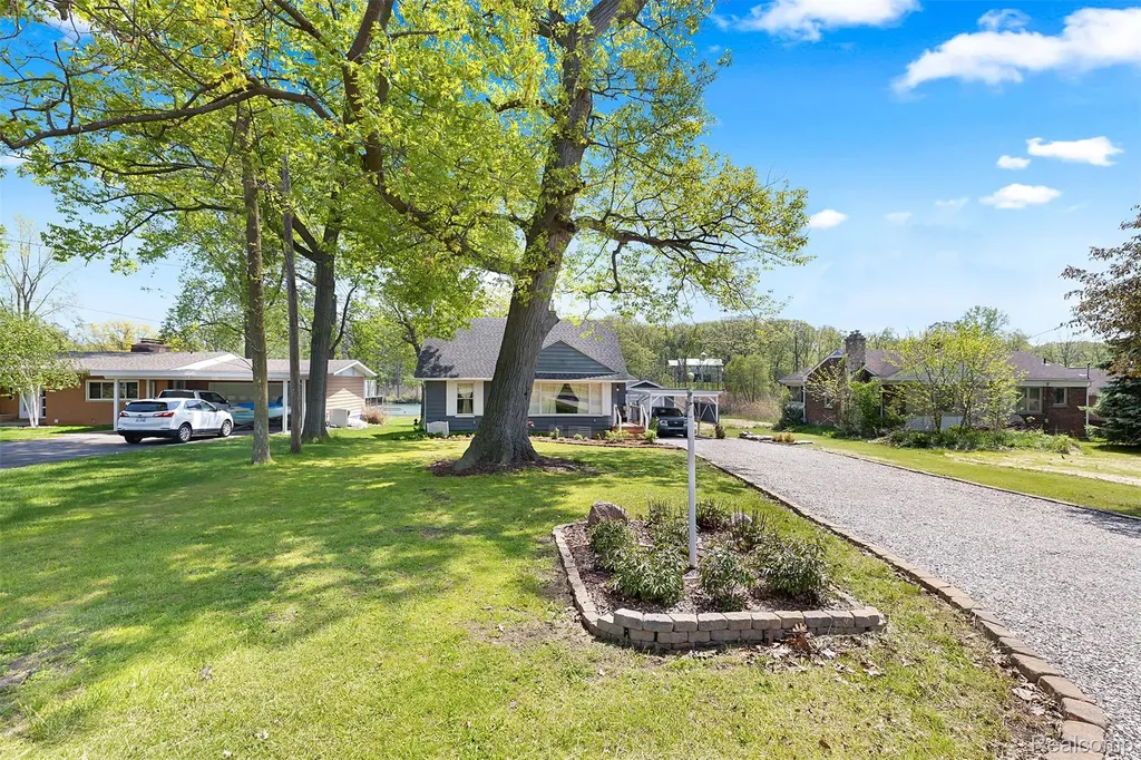 22827 Meridian Road Grosse Ile Township MI 48138