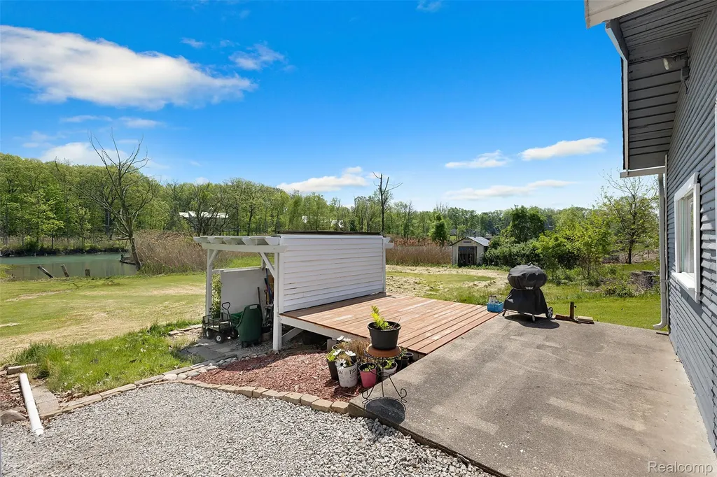 22827 Meridian Road Grosse Ile Township MI 48138