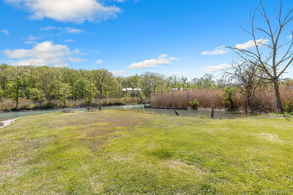 22827 Meridian Road Grosse Ile Township MI 48138