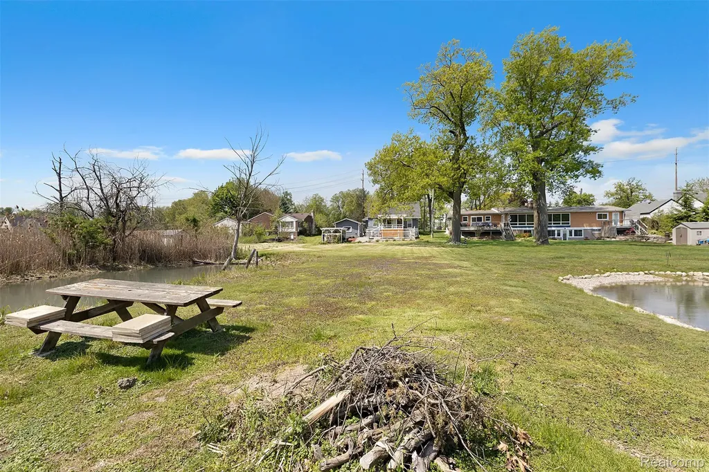 22827 Meridian Road Grosse Ile Township MI 48138