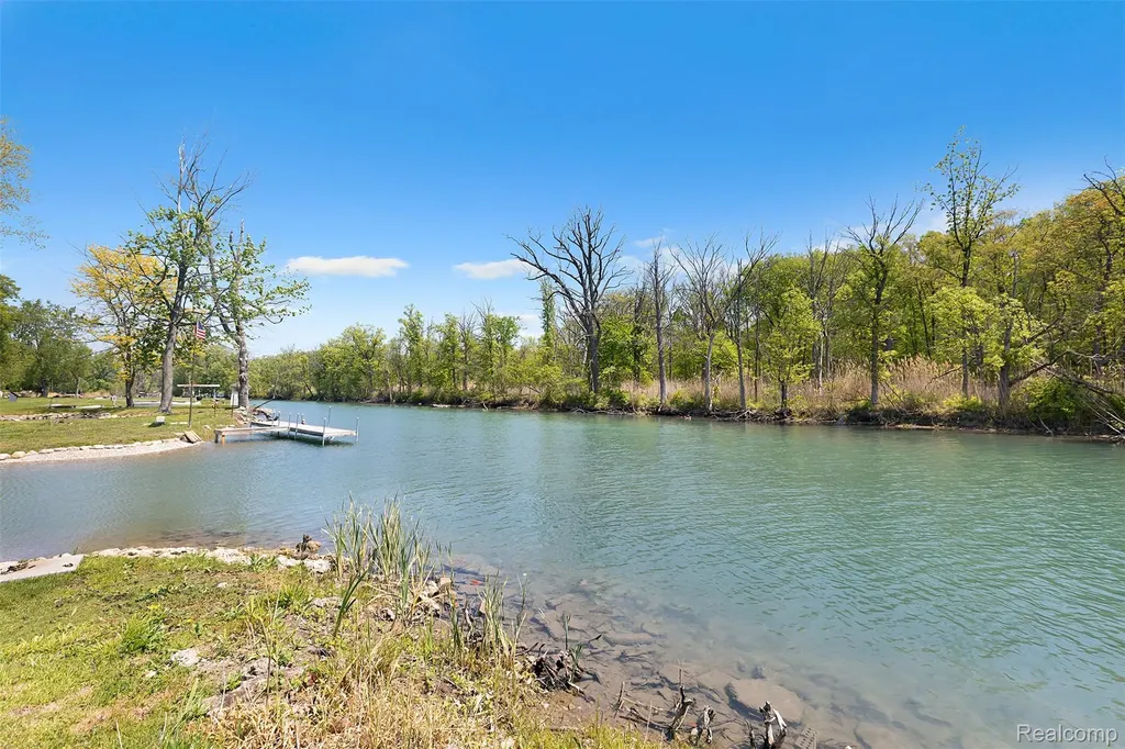 22827 Meridian Road Grosse Ile Township MI 48138